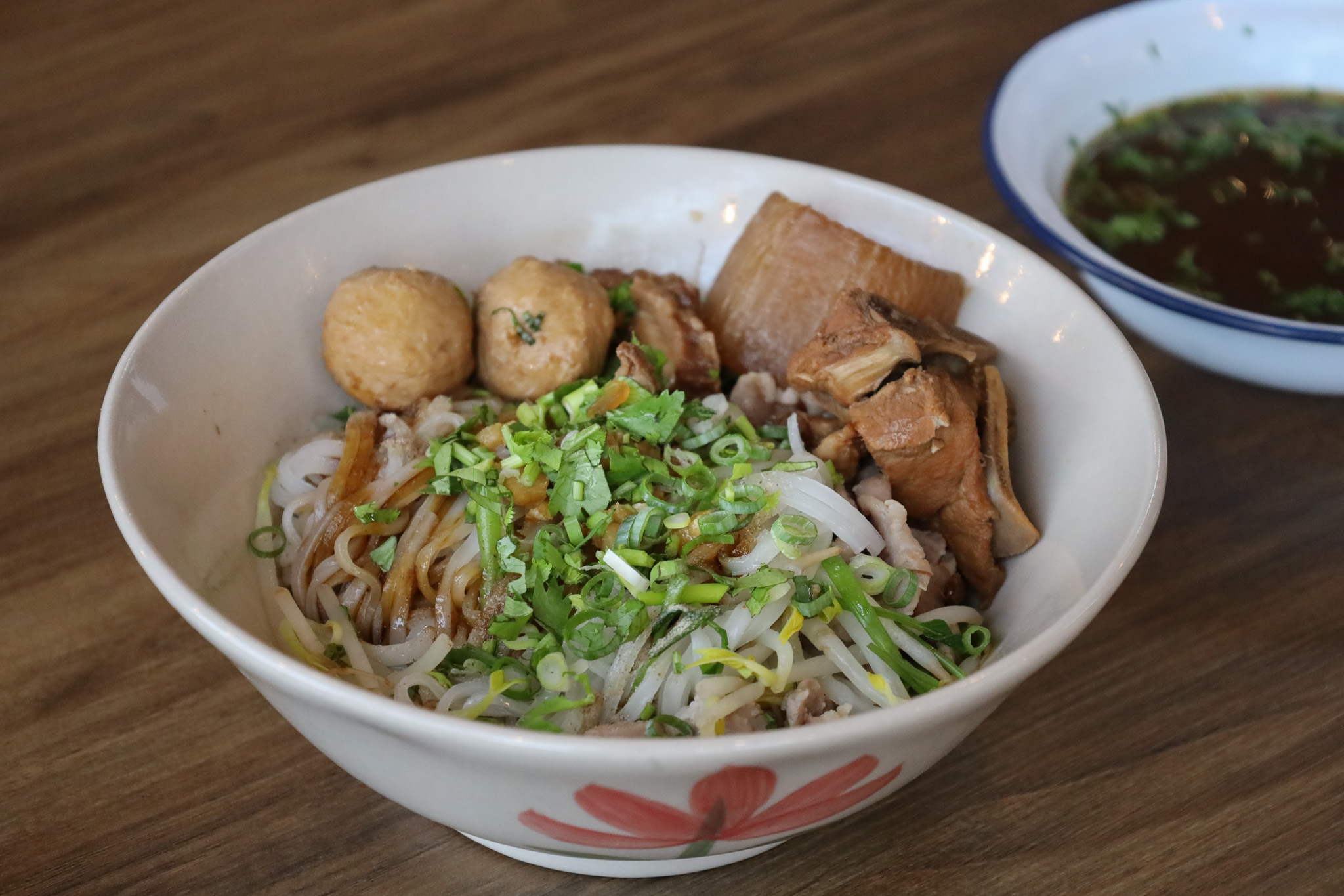 大立百貨美食｜大城老船麵