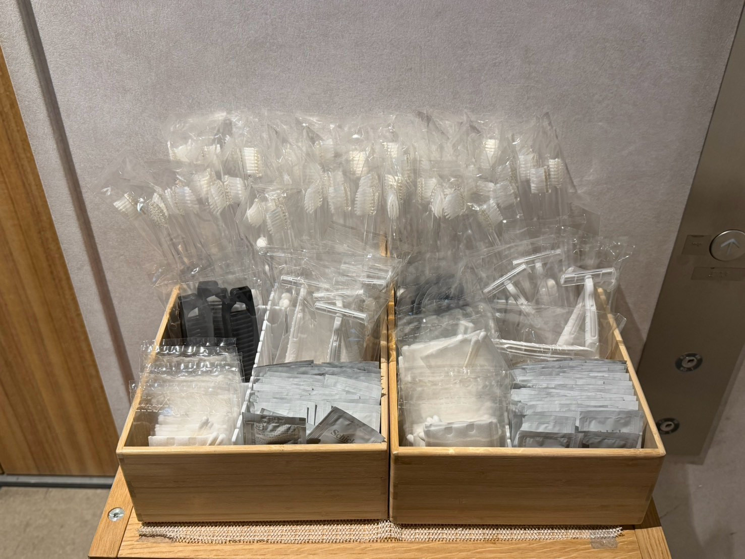 Monday Premium 上野御徒町 大廳備品