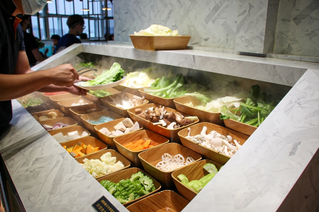 築間大立店高雄約會平價餐廳慶生網美景觀餐廳捷運美食中央公園站吃到飽火鍋 (5).jpg
